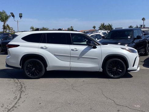 Used 2023 Toyota Highlander XSE AWD/4WD image 2