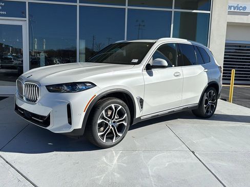 New 2026 BMW X5 xDrive40i w/ Climate Comfort Package image 2
