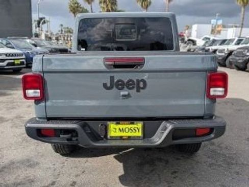 New 2026 Jeep Gladiator Sport image 6