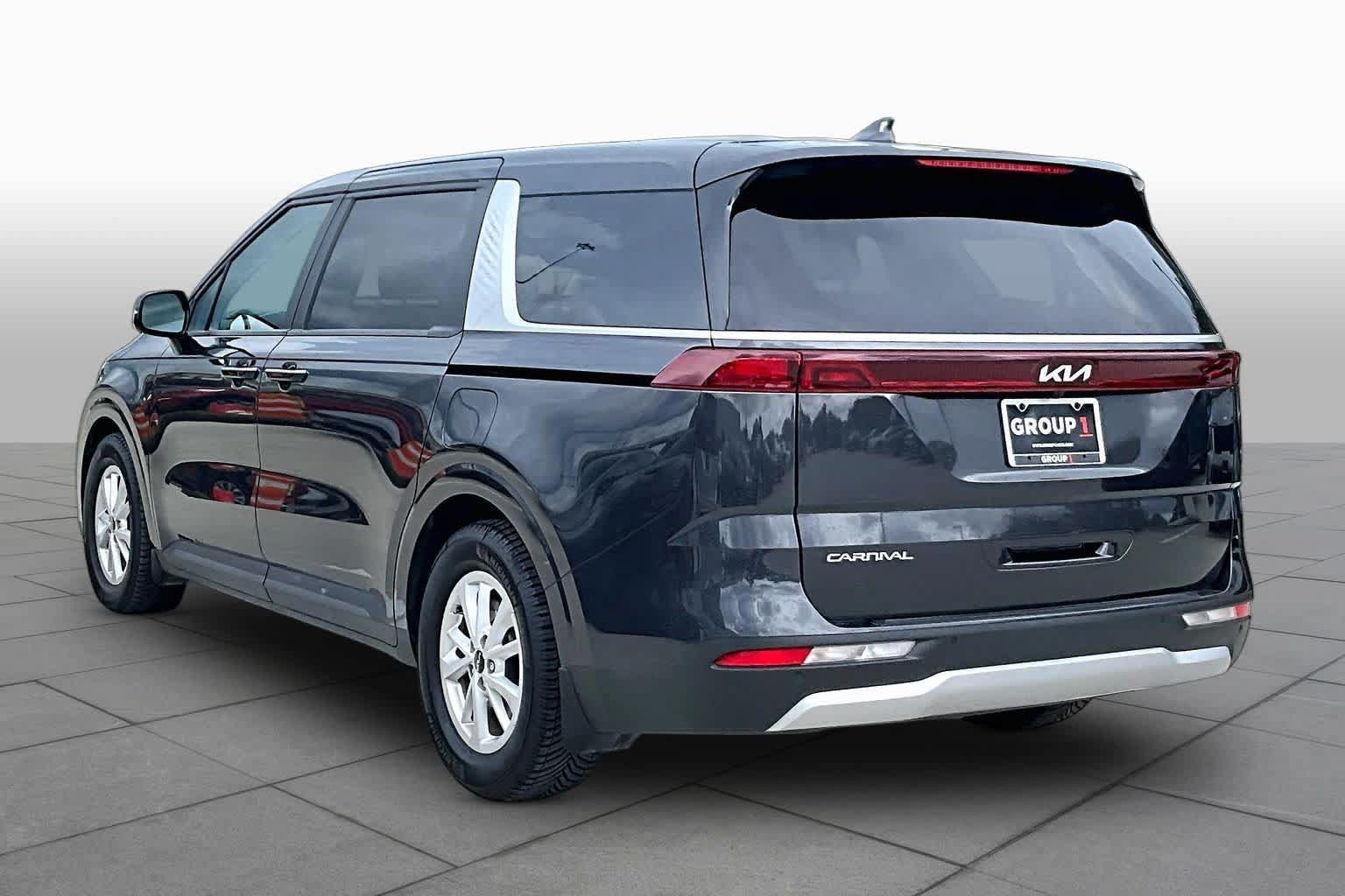 Certified 2023 Kia Carnival LX FWD image 11