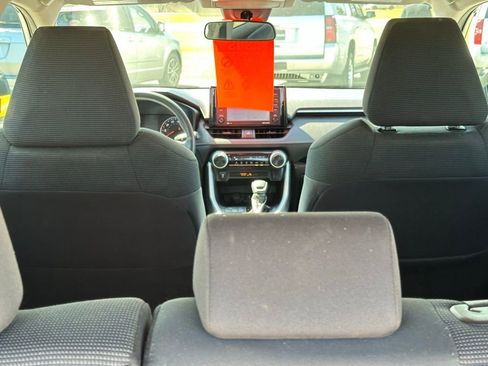 Used 2020 Toyota RAV4 LE image 9