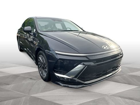 Used 2025 Hyundai Sonata SEL FWD image 2