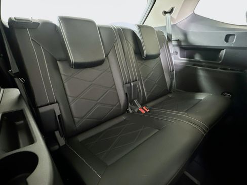 Used 2025 Volkswagen Atlas SE image 25