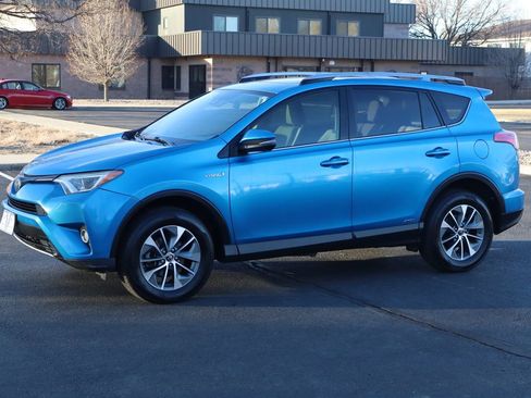 Used 2017 Toyota RAV4 XLE image 10