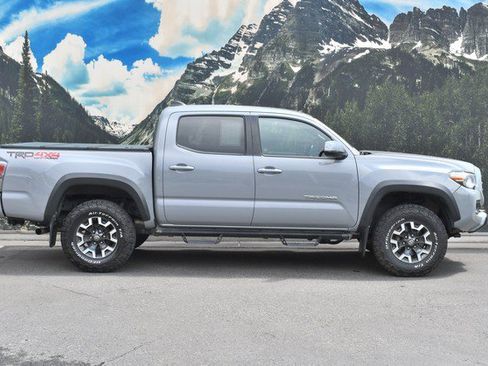 Certified 2020 Toyota Tacoma TRD Off-Road w/ Technology Package AWD/4WD image 2