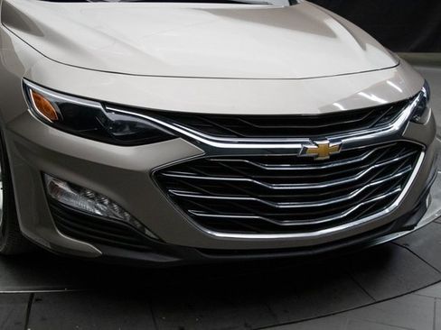 Used 2023 Chevrolet Malibu LT image 3