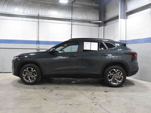Used 2025 Chevrolet Trax LT FWD image 22
