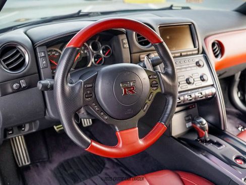Used 2014 Nissan GT-R Premium w/ Premium Interior Package AWD/4WD image 35