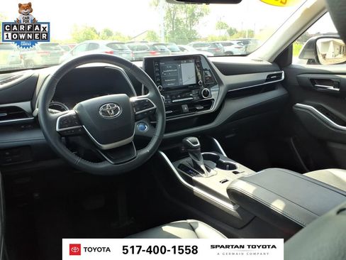 Used 2022 Toyota Highlander XLE AWD/4WD image 12
