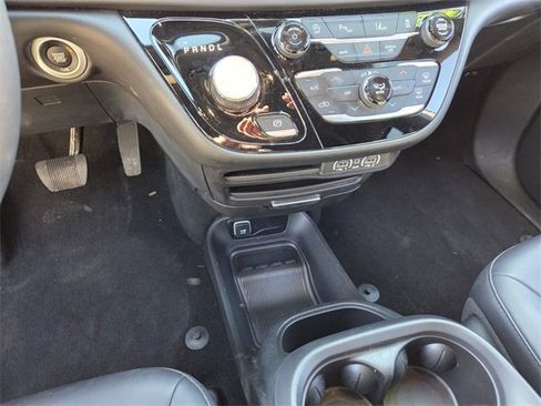 Certified 2025 Chrysler Pacifica Select image 21
