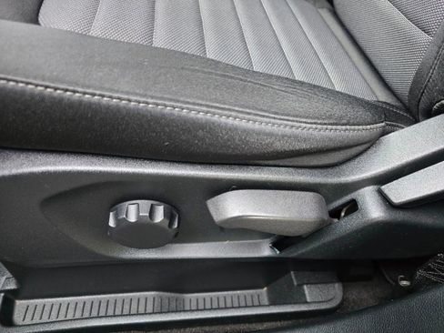 Used 2018 Ford Edge SE image 23