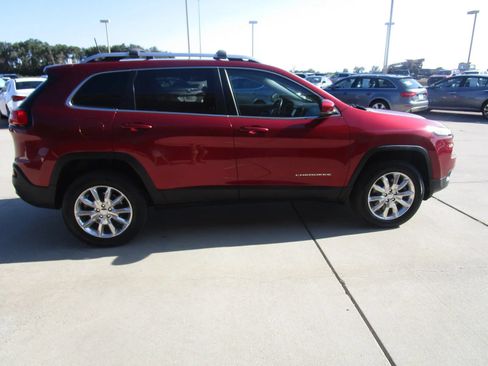 Used 2016 Jeep Cherokee Limited AWD/4WD image 6