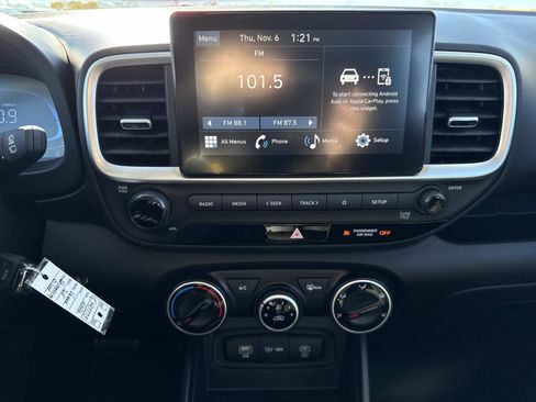 New 2026 Hyundai Venue SE image 3