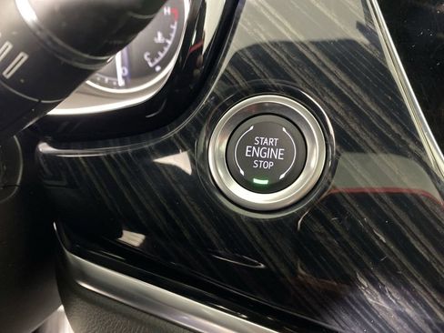 Used 2025 Cadillac XT6 Premium Luxury image 18