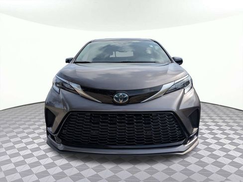 Used 2021 Toyota Sienna XSE image 5