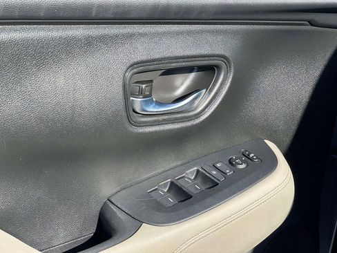 Used 2023 Honda HR-V LX image 14