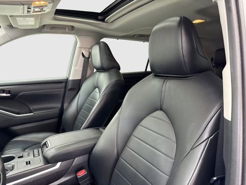 Used 2021 Toyota Highlander XLE FWD image 15