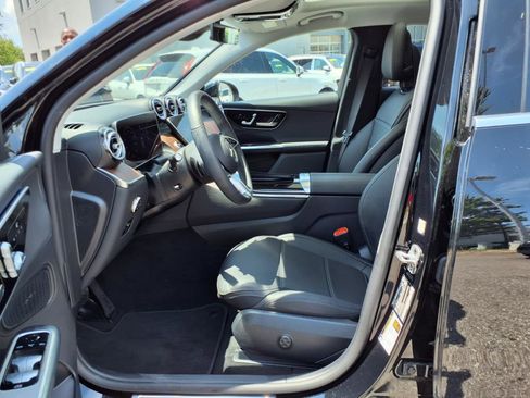 Used 2025 Mercedes-Benz GLC 300 4MATIC image 10