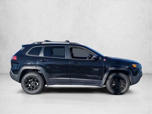 Used 2019 Jeep Cherokee Trailhawk image 4
