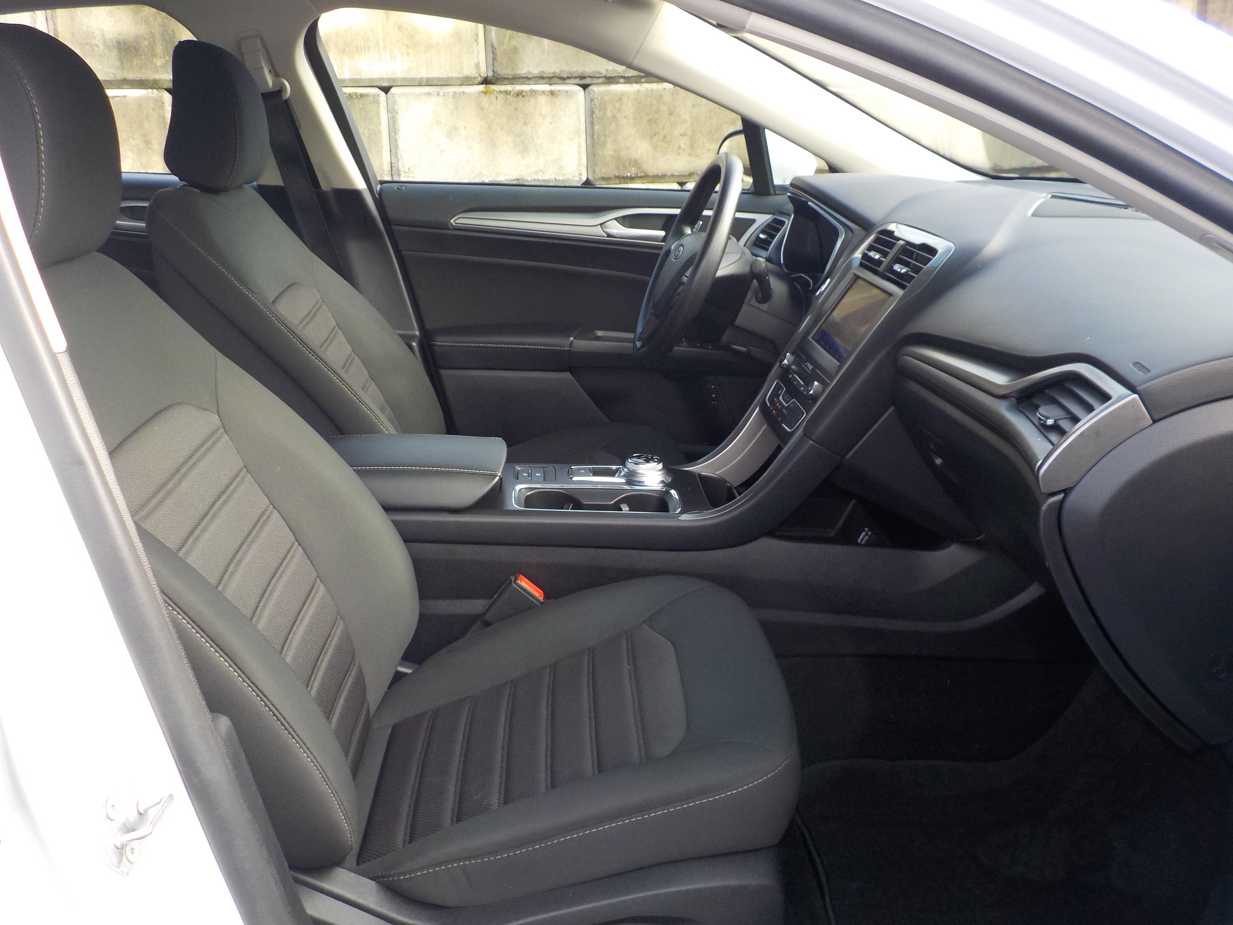 Used 2020 Ford Fusion SE FWD image 23