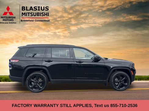 Used 2023 Jeep Grand Cherokee L Limited w/ Black Appearance Package image 4