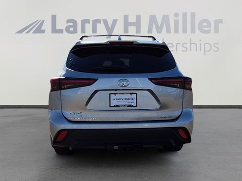 Used 2021 Toyota Highlander XLE image 4