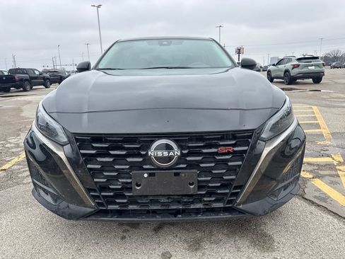 Used 2024 Nissan Altima 2.5 SR w/ SR Premium Package image 2