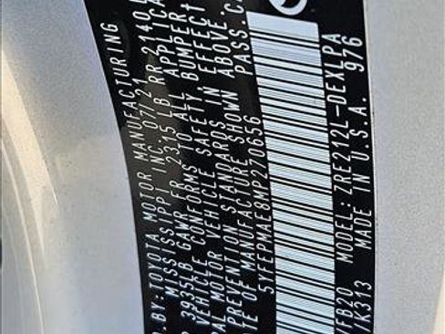 Used 2021 Toyota Corolla LE image 15