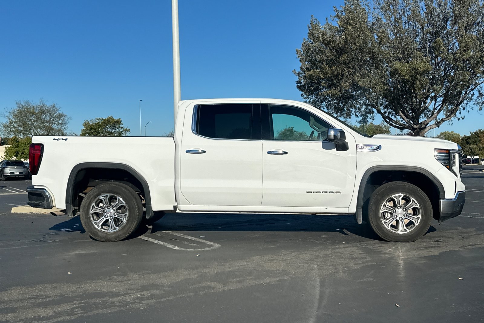 Used 2026 GMC Sierra 1500 SLT AWD/4WD image 3