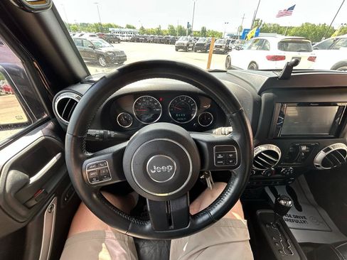 Used 2015 Jeep Wrangler Unlimited Sahara w/ Connectivity Group AWD/4WD image 26