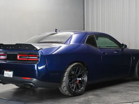 Used 2015 Dodge Challenger SRT Hellcat RWD image 5