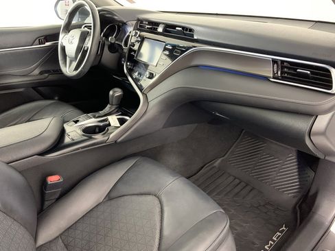 Used 2018 Toyota Camry XSE image 25