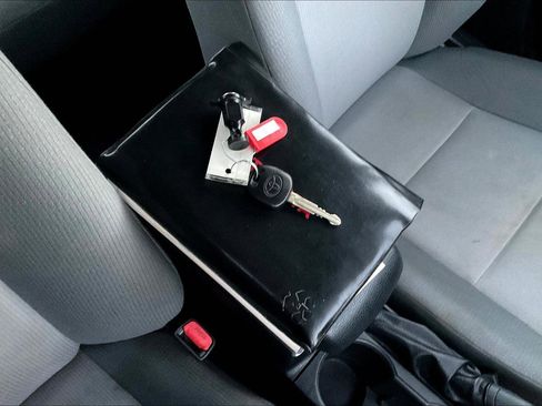 Used 2017 Toyota Corolla L image 12