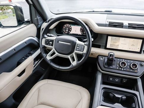 Used 2023 Land Rover Defender 110 S image 14