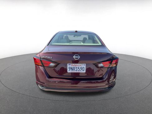 Used 2025 Nissan Altima 2.5 SV image 4