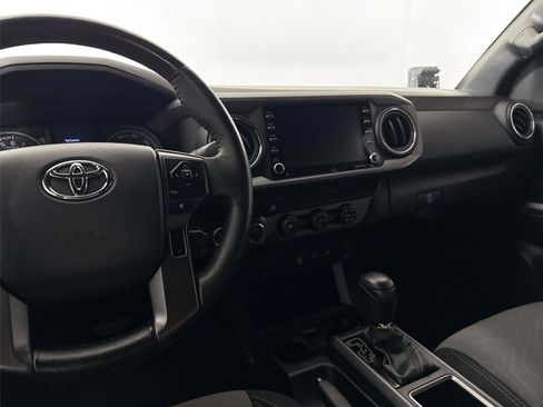Used 2020 Toyota Tacoma TRD Off-Road AWD/4WD image 29