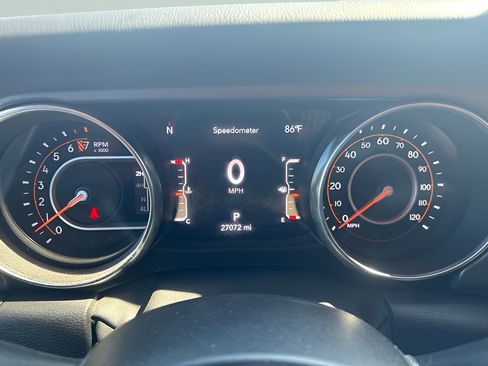 Used 2023 Jeep Gladiator Mojave AWD/4WD image 2