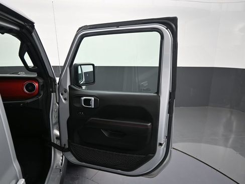 Used 2022 Jeep Wrangler Unlimited Rubicon w/ LED Lighting Group AWD/4WD image 36