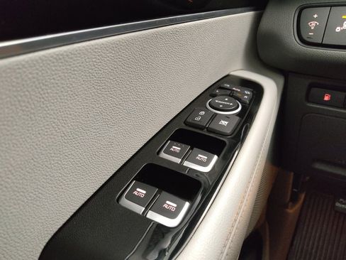 Used 2017 Kia Sorento SX image 27