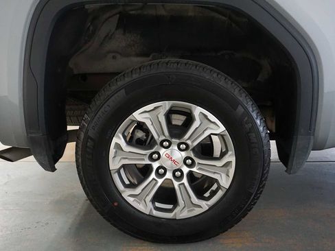 Certified 2025 GMC Sierra 1500 SLT image 12