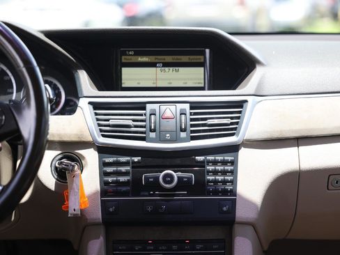 Used 2010 Mercedes-Benz E 350 4MATIC Sedan image 32
