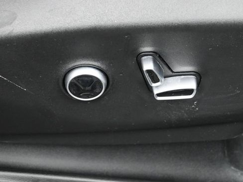 Used 2023 Chrysler Pacifica Pinnacle FWD image 39