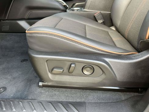 Used 2024 GMC Canyon AT4 w/ Technology Package AWD/4WD image 18