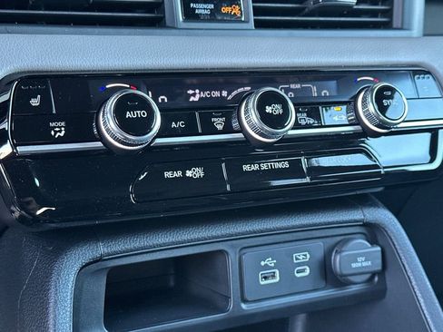 New 2025 Honda Pilot Touring image 25