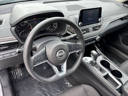 Used 2023 Nissan Altima 2.5 SV FWD image 11