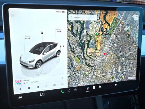 Used 2023 Tesla Model Y Long Range image 17