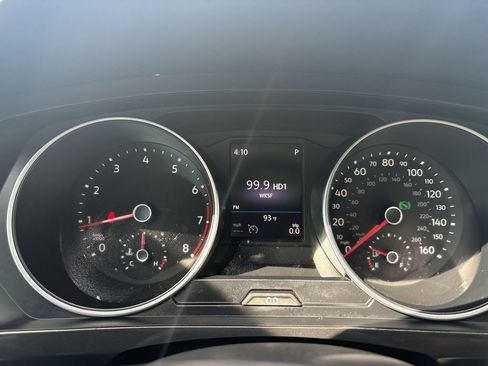 Used 2018 Volkswagen Tiguan SE w/ Panoramic Sunroof Package FWD image 11