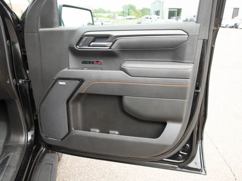 Used 2025 GMC Sierra 1500 AT4 w/ Technology Package AWD/4WD image 9
