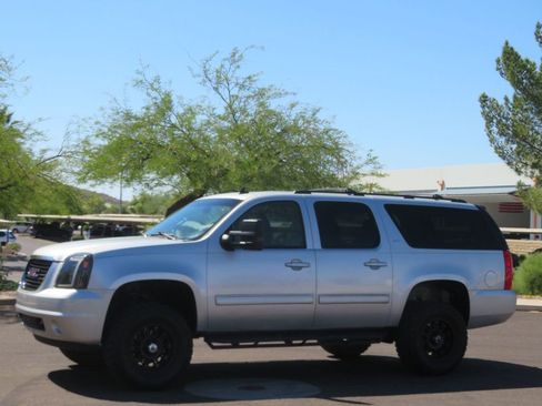 Used 2010 GMC Yukon XL SLT w/ SLT-2 Equipment Package image 1
