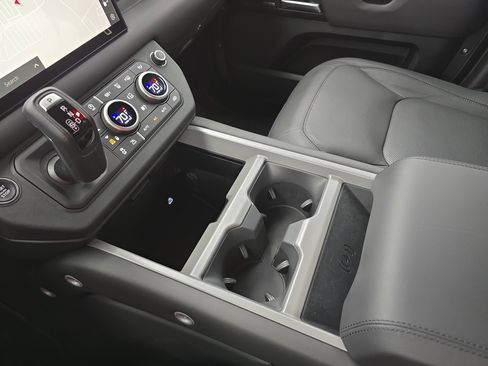 Certified 2025 Land Rover Defender 110 V8 image 24